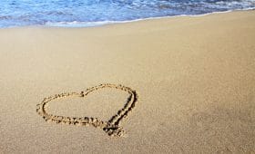 coeur sur la plage au Costa Rica