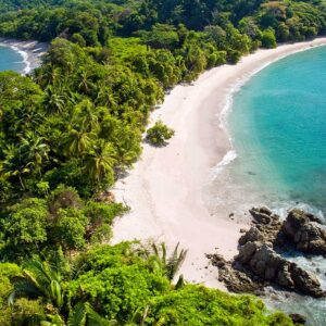 Plage du parc Manuel Antonio vue du ciel
